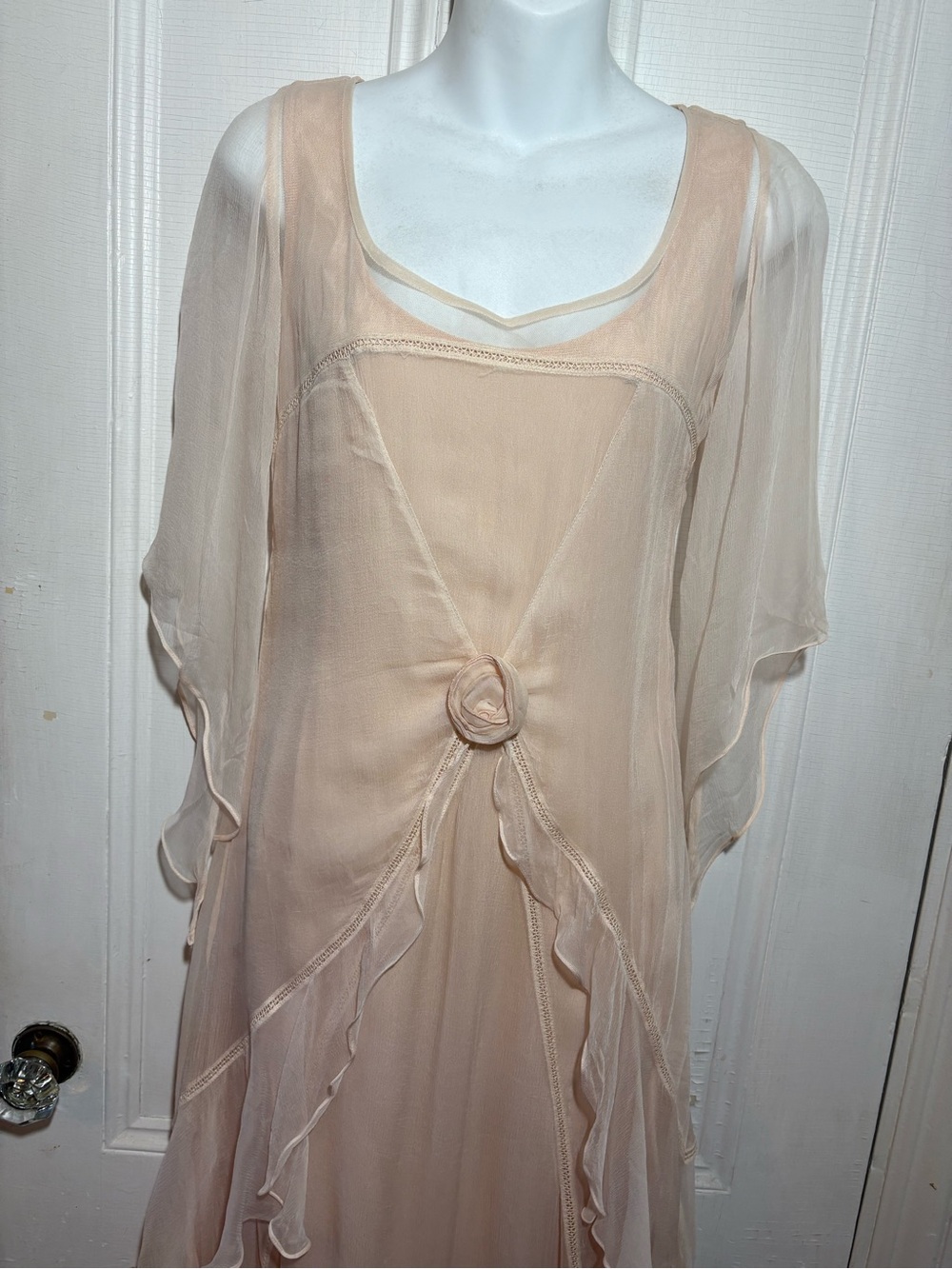 Daisy Buchanan Nataya brand floaty dress sleeves garden party pale peach x-small - Picture 2 of 7